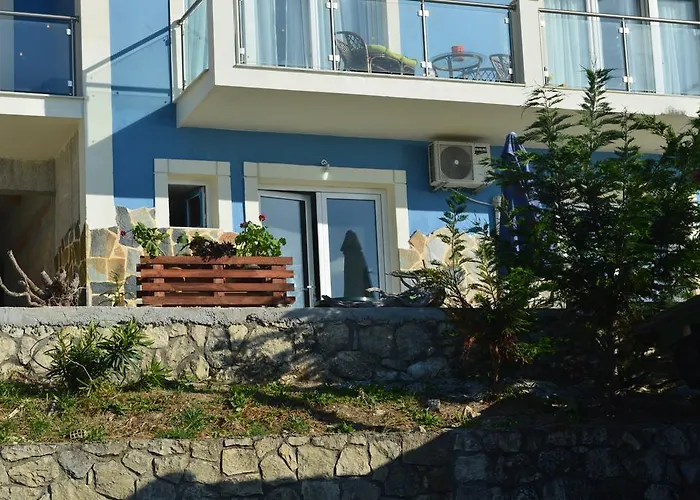 Apartment Petani Beachside Vovikes