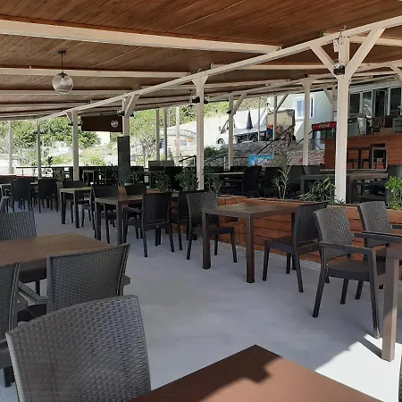 Petani Beachside Vóvikes