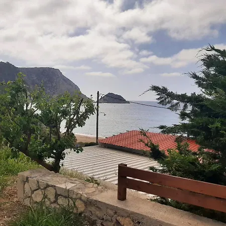 Petani Beachside Appartement Vóvikes